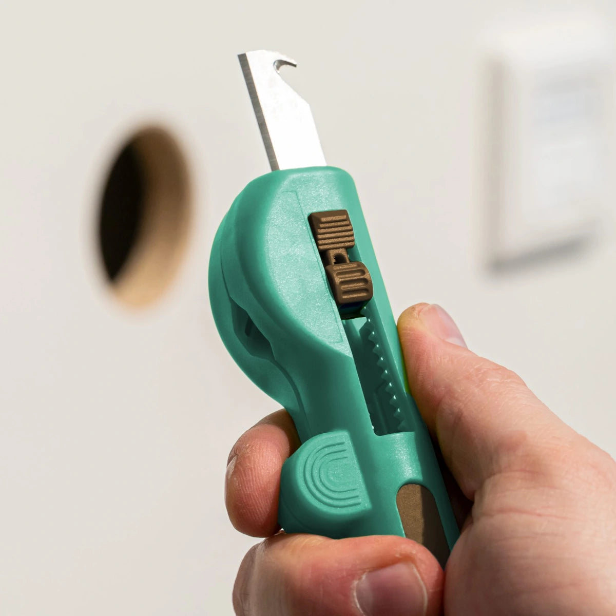 Quadro-Stripper Ø 8–13mm mit Abisolierfunktion 0,5–6 mm² und Hakenklinge, Bio-based